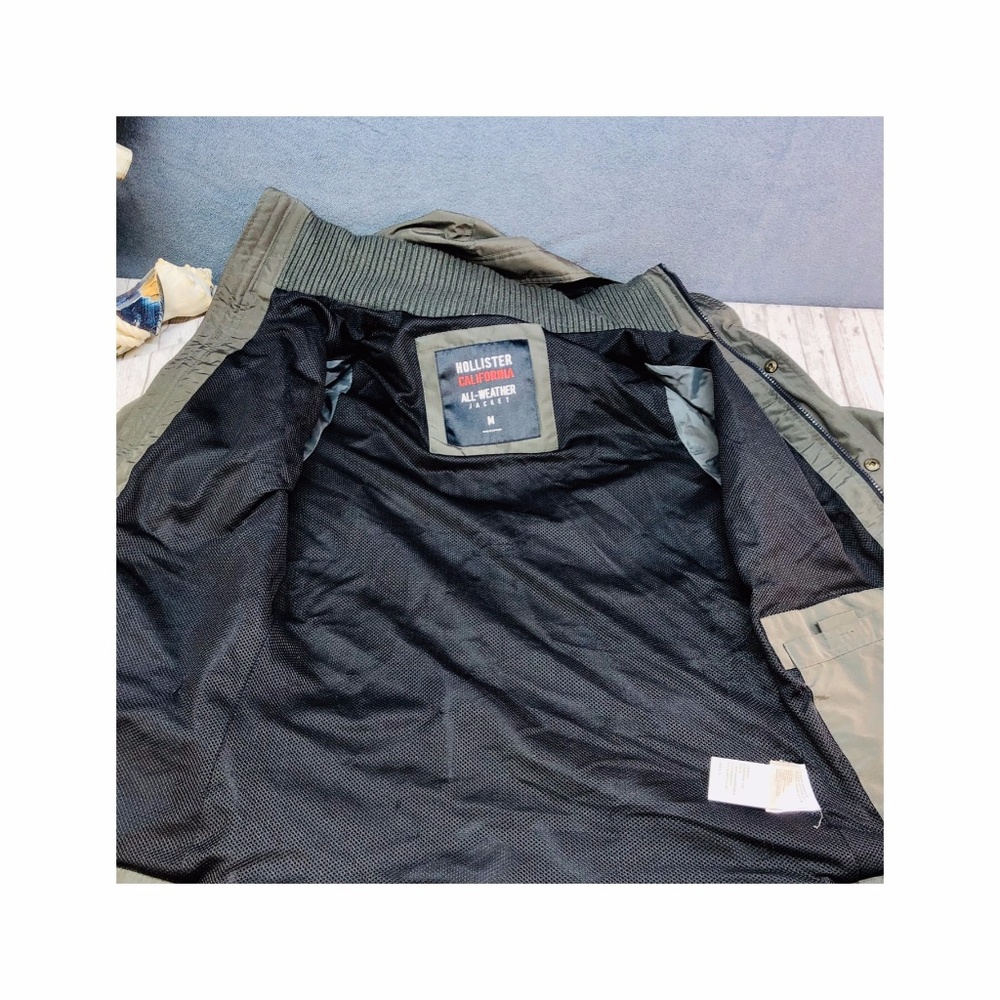 Size Medium Hollister Men's All Weather Jacket EUC - Picture 8 of 8